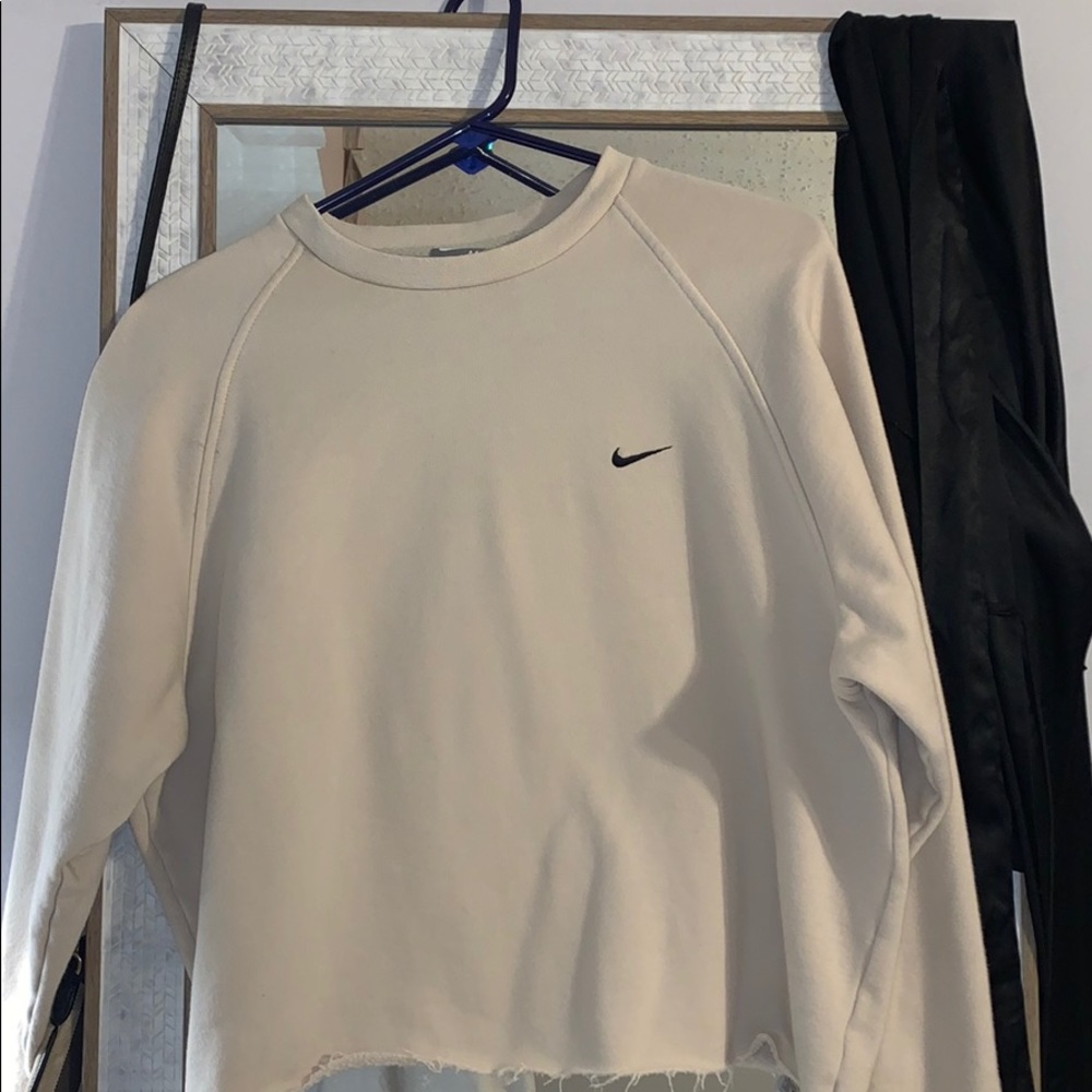 Cream Nike sweatshirt